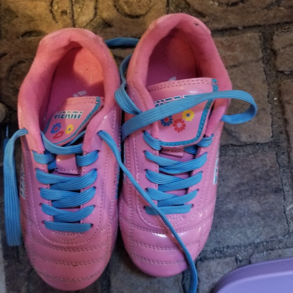Girls outdoor soccer cleats